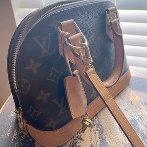 LV small purse